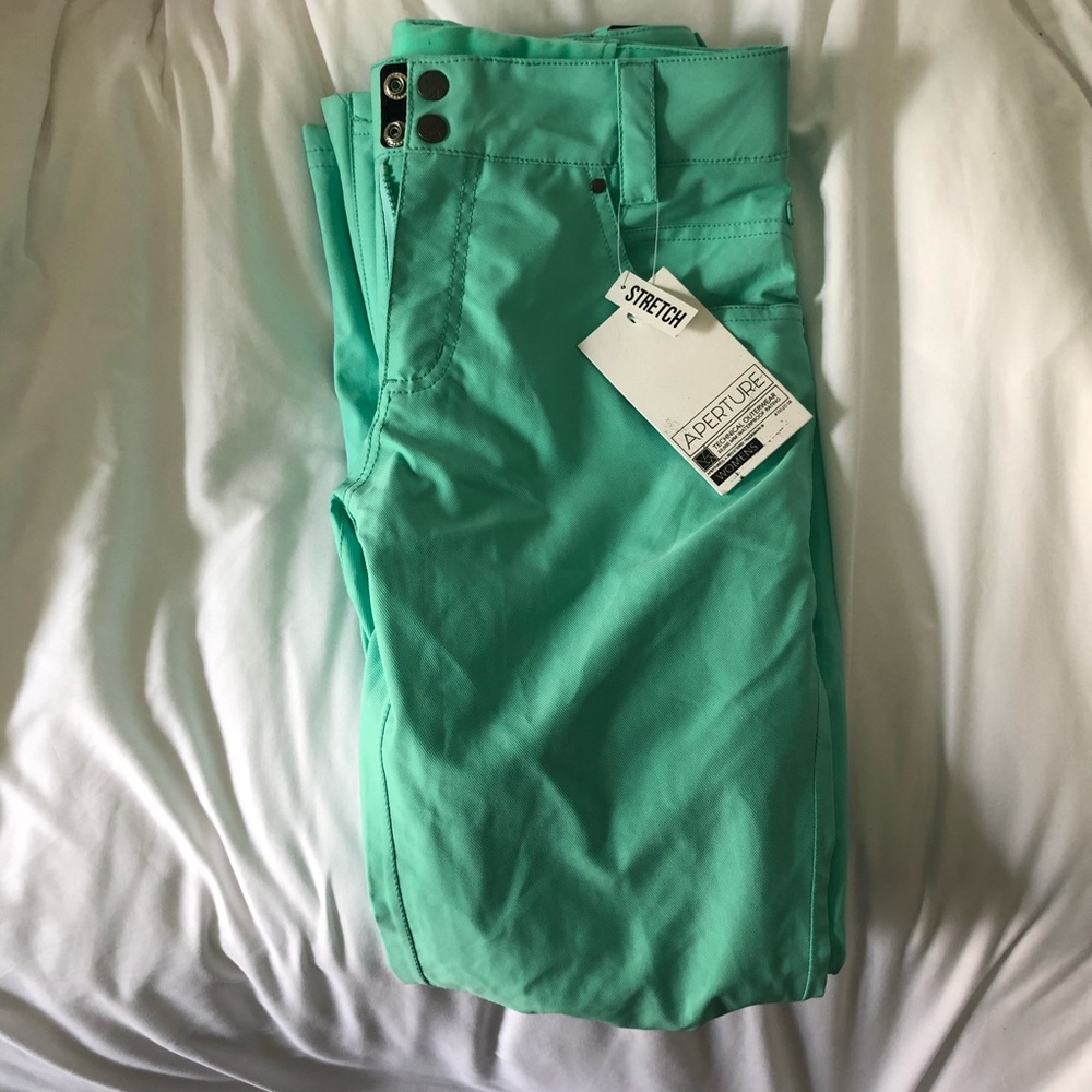 Brand New Mint Green Zumiez Snow pants